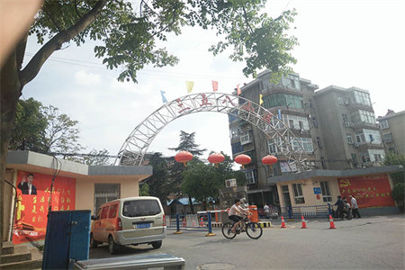 佛山小学紧邻锦上华府毛坯走一手送储藏室